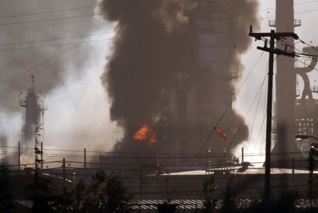 Smoke and flame billow from a crude oil unit at the Chevron refinery in Richmond, Calif., Monday, Aug. 6, 2012.   The facility makes high-quality products that include gasoline, jet fuel, diesel fuel and lubricants, as well as chemicals used to manufacture many other products. Photo: D. Ross Cameron, Associated Press / SF